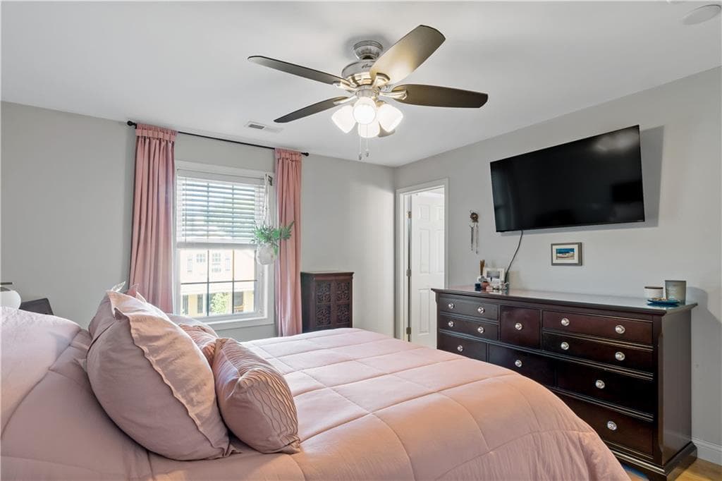 Condominium at 53 Vine Street, East Greenwich, photo 17 of 31
