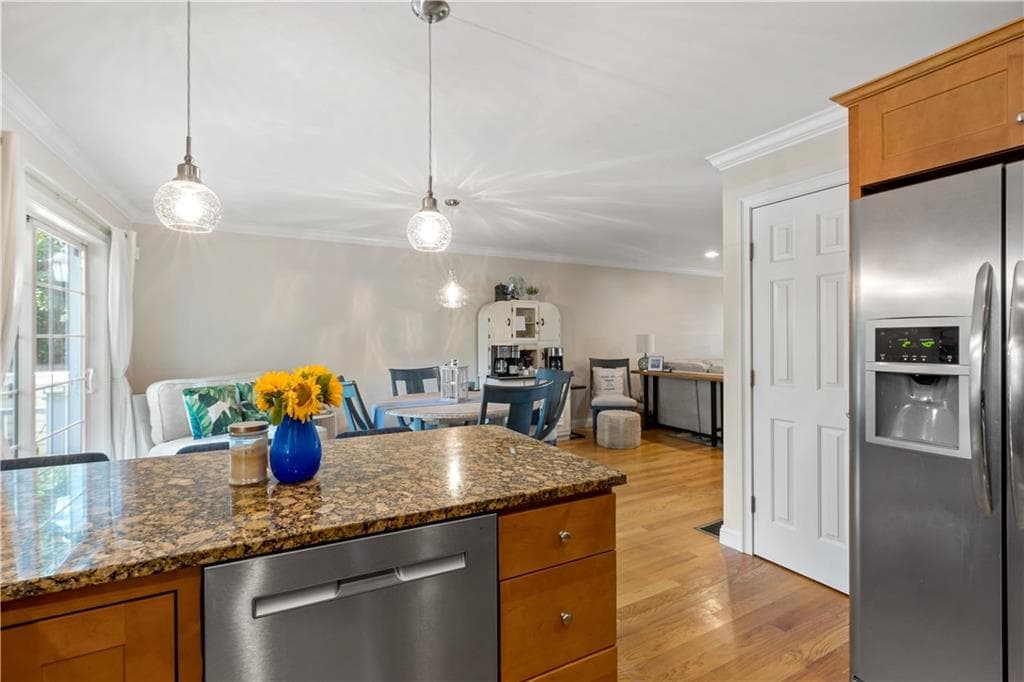 Condominium at 53 Vine Street, East Greenwich, photo 7 of 31