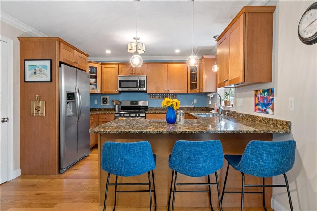 Condominium at 53 Vine Street, East Greenwich, photo 5 of 31