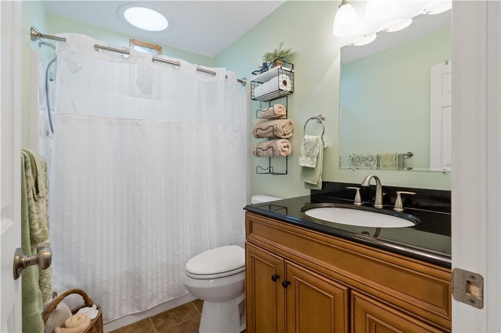 Condominium at 53 Vine Street, East Greenwich, photo 15 of 31