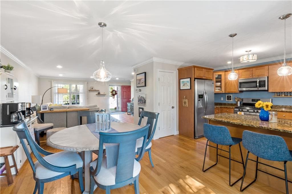 Condominium at 53 Vine Street, East Greenwich, photo 8 of 31