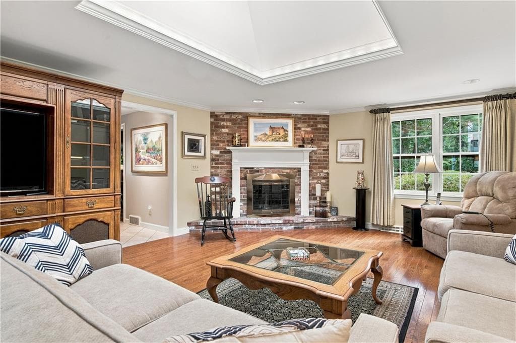Single Family Residence at 1 Kings Row, Cumberland, photo 5 of 48