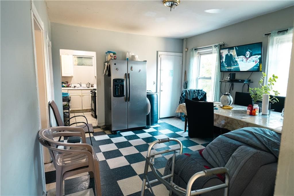 Multi Family at 9 Steuben Street, Providence, photo 10 of 34