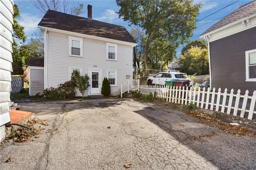 Single Family Residence at 304 Park Avenue, Woonsocket, photo 5 of 45