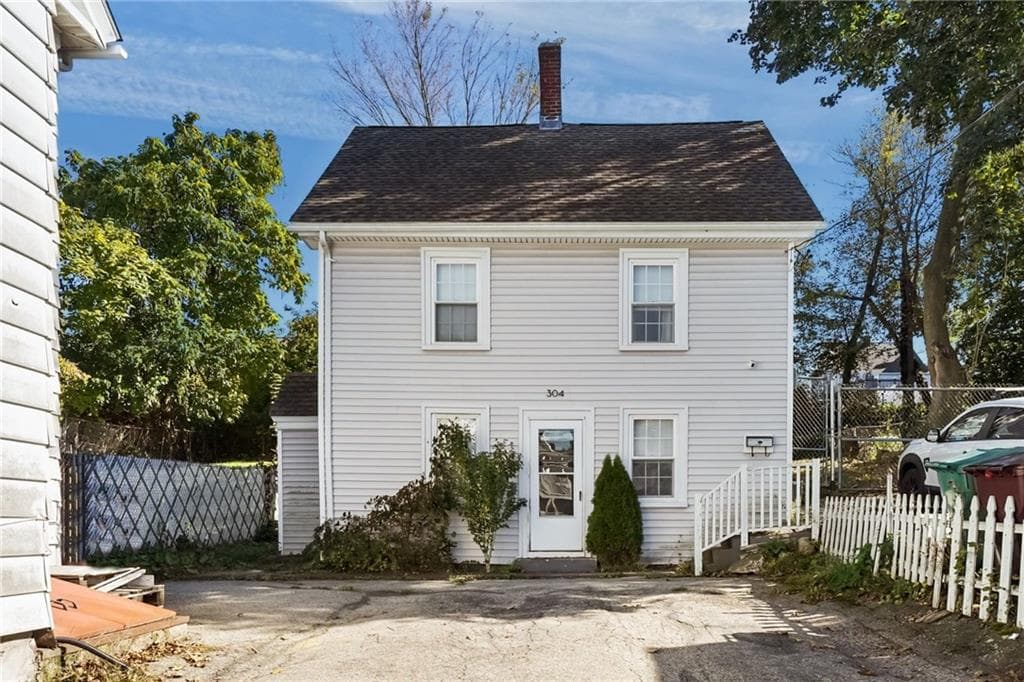 Single Family Residence at 304 Park Avenue, Woonsocket, photo 4 of 45