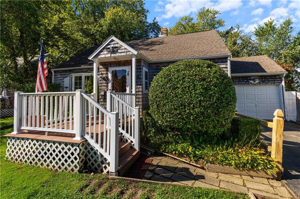 Single Family Residence at 35 King Road, Middletown, photo 2 of 30
