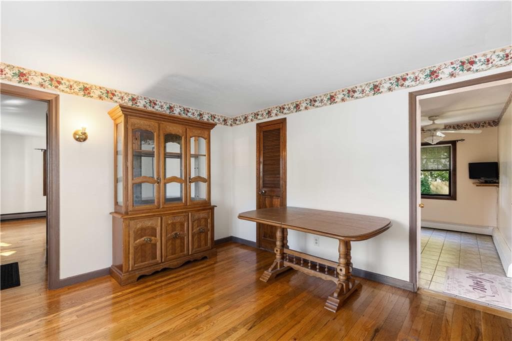 Single Family Residence at 35 King Road, Middletown, photo 7 of 30