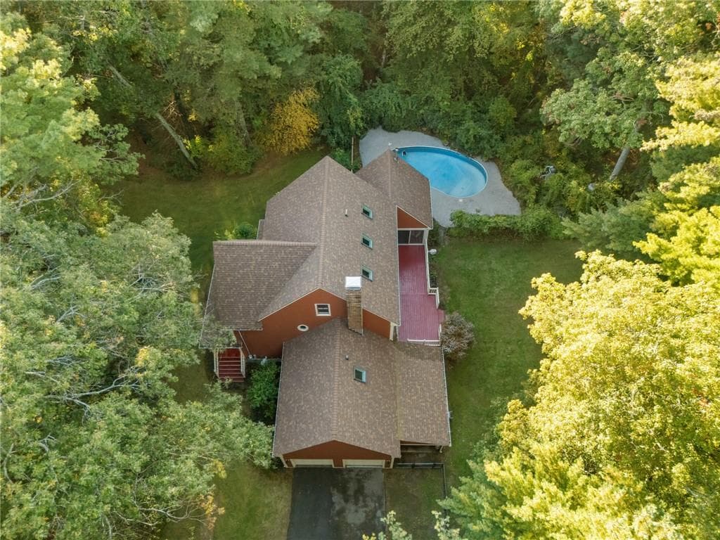 Single Family Residence at 8 Twilight Trail, Richmond, photo 6 of 48