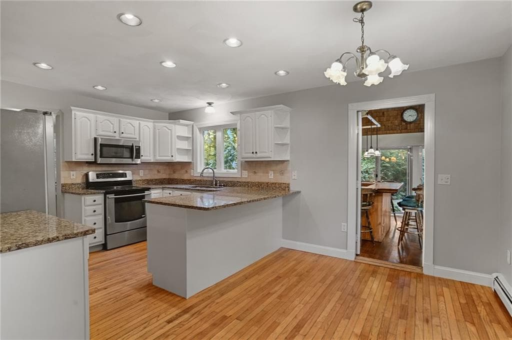 Single Family Residence at 8 Twilight Trail, Richmond, photo 12 of 48