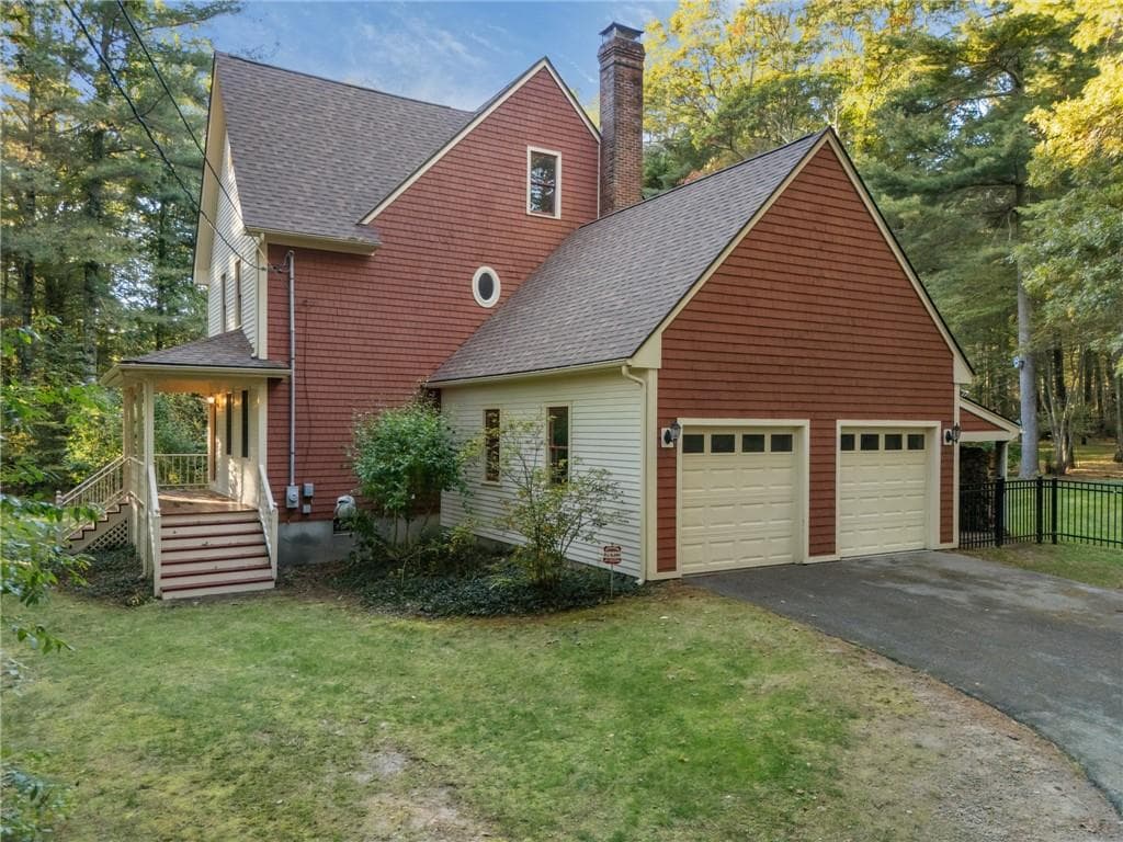 Single Family Residence at 8 Twilight Trail, Richmond, photo 3 of 48