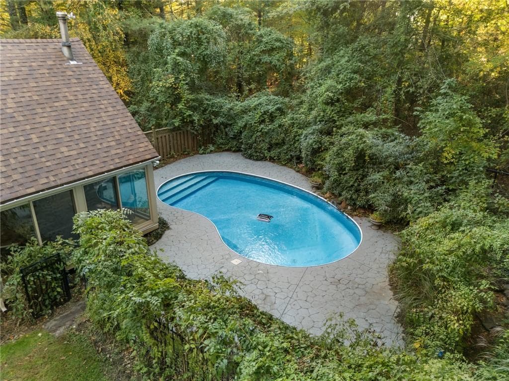Single Family Residence at 8 Twilight Trail, Richmond, photo 5 of 48