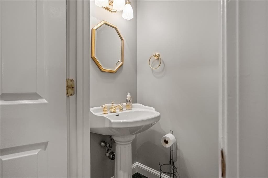 Single Family Residence at 8 Twilight Trail, Richmond, photo 18 of 48