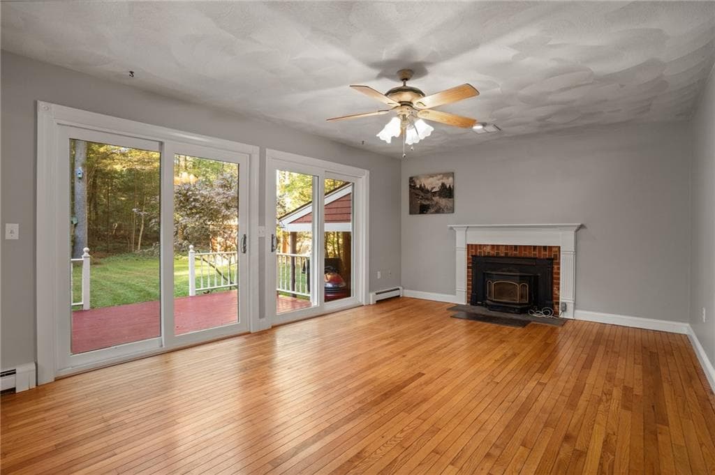 Single Family Residence at 8 Twilight Trail, Richmond, photo 15 of 48