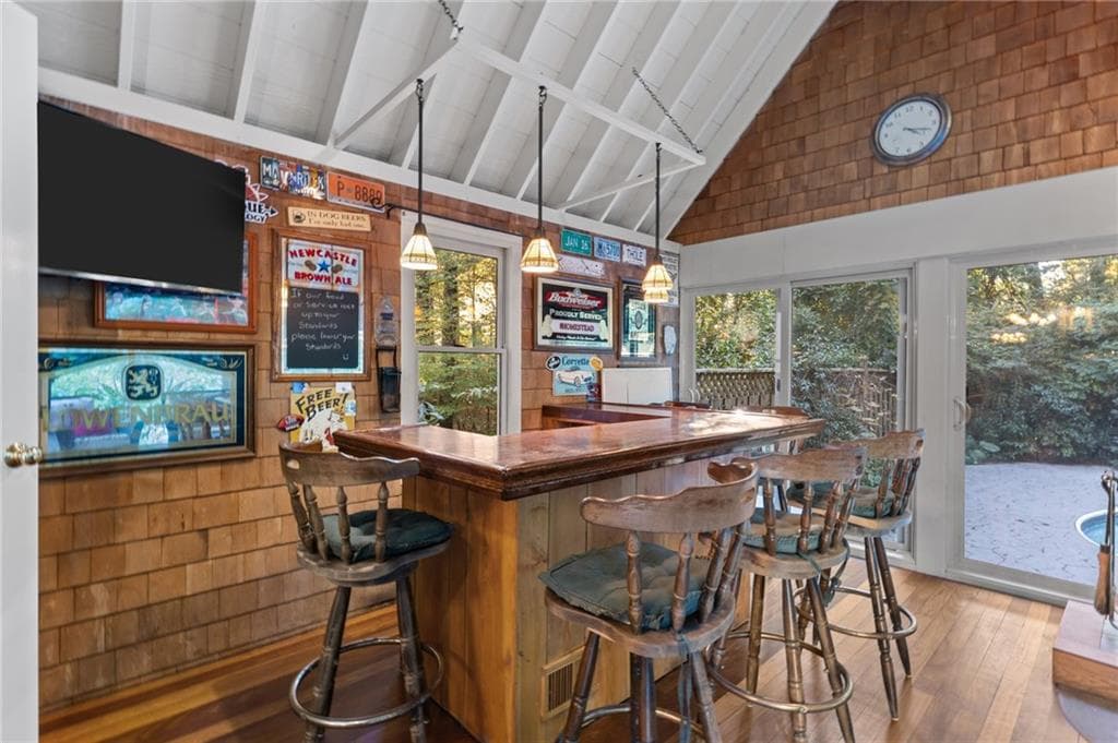 Single Family Residence at 8 Twilight Trail, Richmond, photo 11 of 48