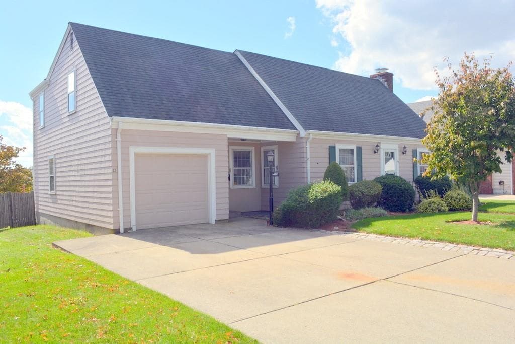 Single Family Residence at 103 Greenwich Avenue, East Providence, photo 2 of 37