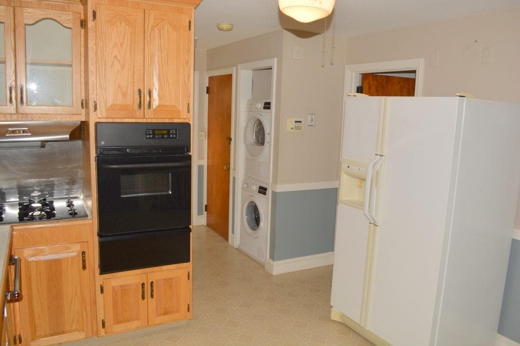Single Family Residence at 103 Greenwich Avenue, East Providence, photo 14 of 37