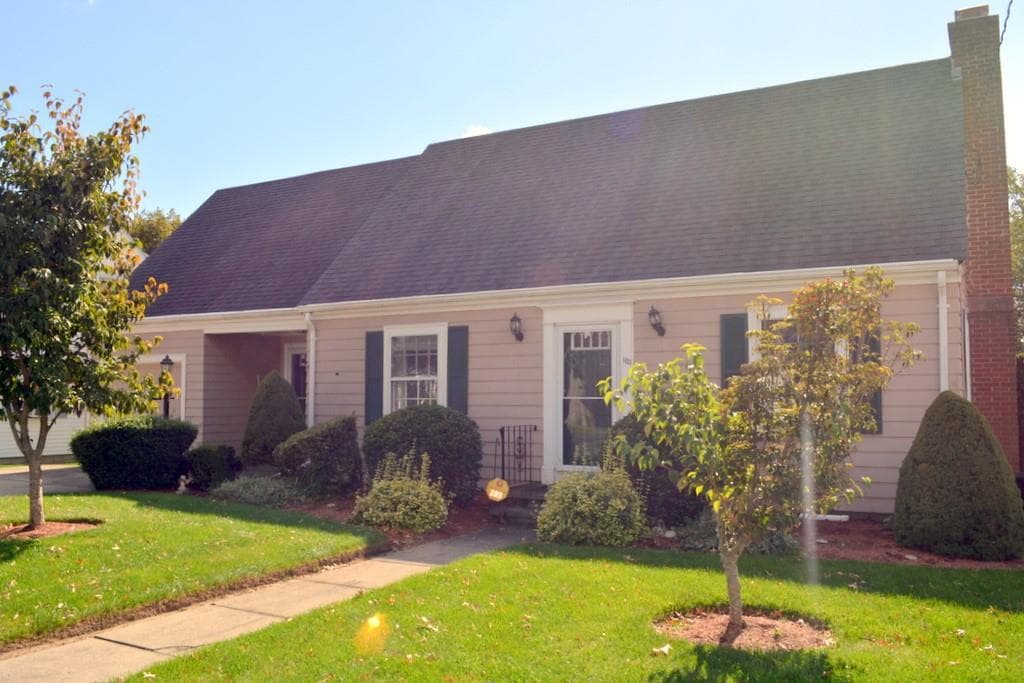 Single Family Residence at 103 Greenwich Avenue, East Providence, photo 4 of 37