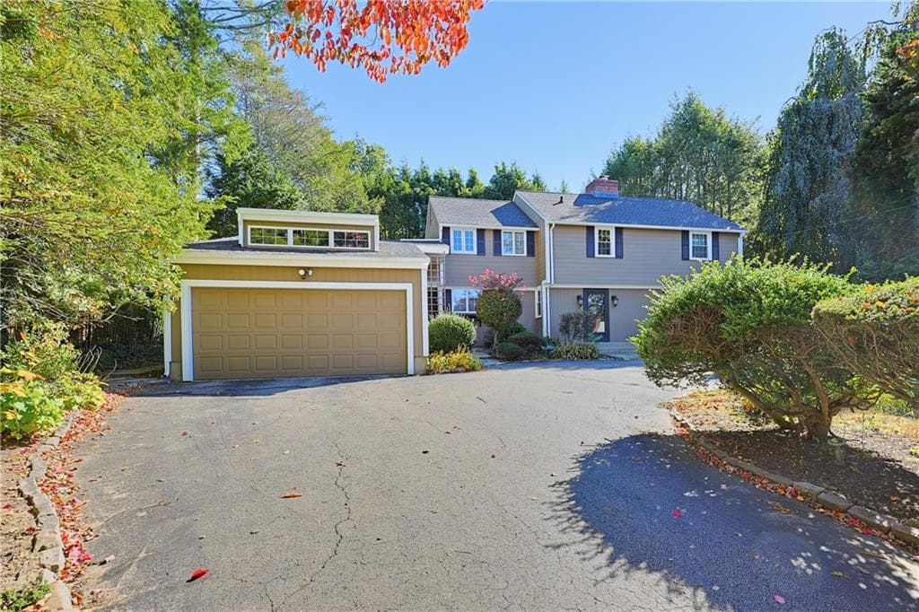 Single Family Residence at 7 White Birch Road, Cranston, photo 2 of 44