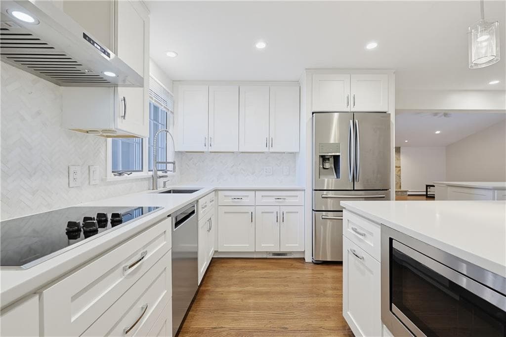 Single Family Residence at 7 White Birch Road, Cranston, photo 3 of 44