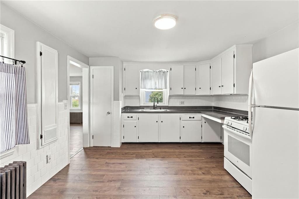 Single Family Residence at 143 Macarthur Boulevard, Coventry, photo 7 of 33