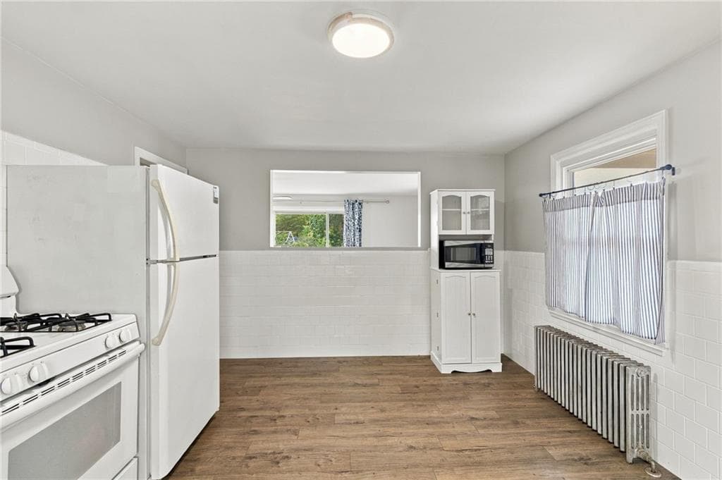 Single Family Residence at 143 Macarthur Boulevard, Coventry, photo 9 of 33