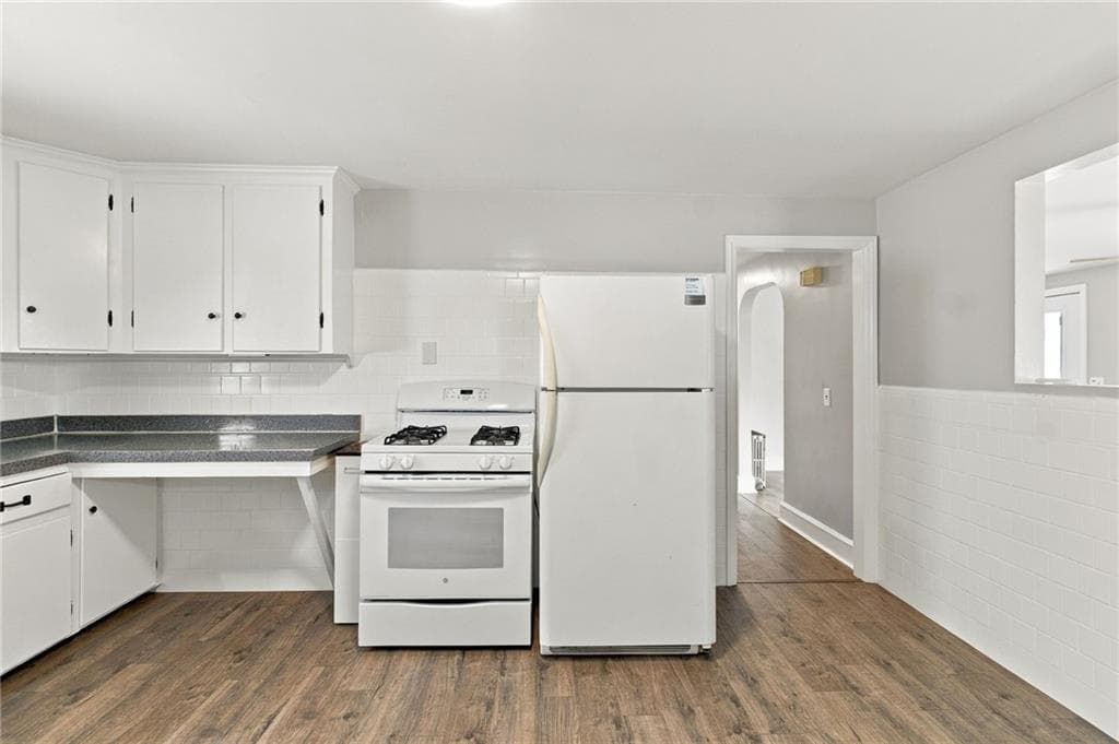 Single Family Residence at 143 Macarthur Boulevard, Coventry, photo 8 of 33