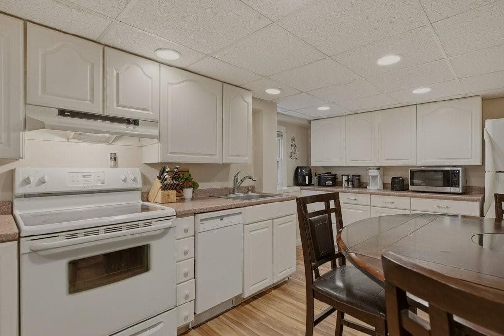 Single Family Residence at 20 Judy Terrace, West Warwick, photo 24 of 35