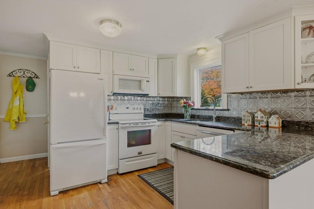 Single Family Residence at 20 Judy Terrace, West Warwick, photo 8 of 35