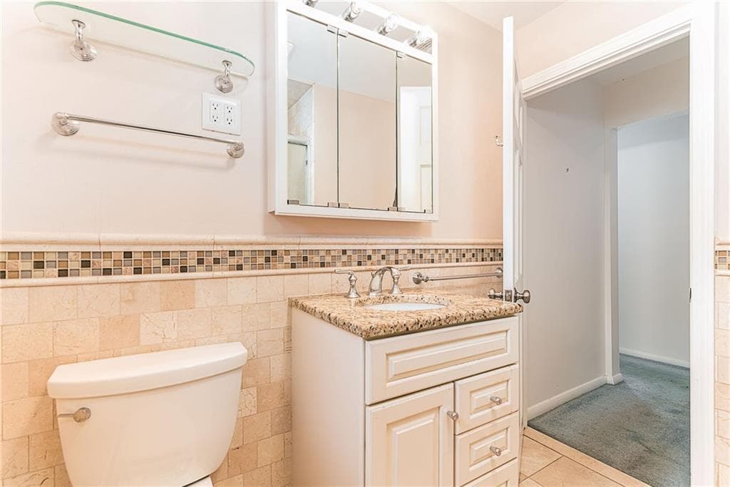 Single Family Residence at 91 Torrington Drive, Warwick, photo 6 of 22