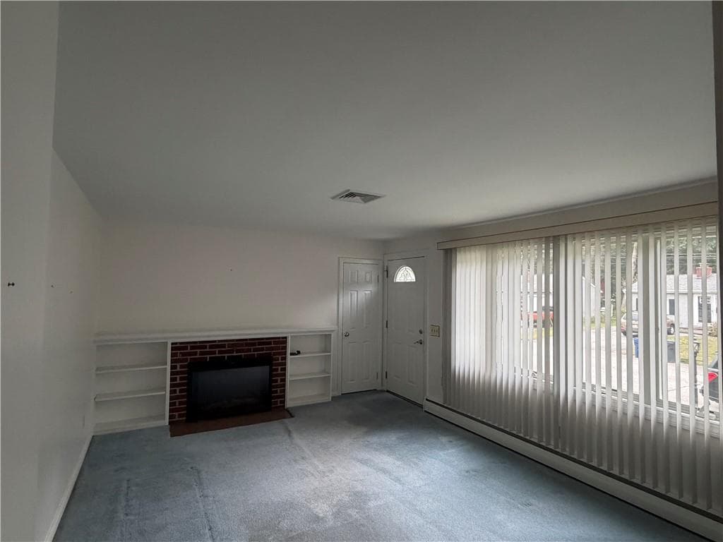 Single Family Residence at 91 Torrington Drive, Warwick, photo 7 of 22
