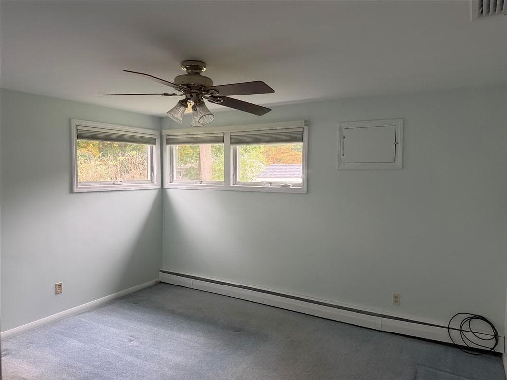 Single Family Residence at 91 Torrington Drive, Warwick, photo 10 of 22