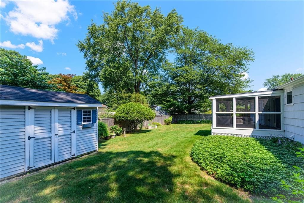 Single Family Residence at 91 Torrington Drive, Warwick, photo 19 of 22
