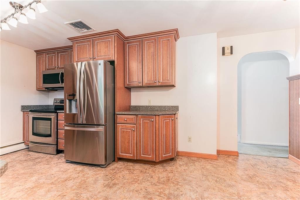 Single Family Residence at 91 Torrington Drive, Warwick, photo 4 of 22