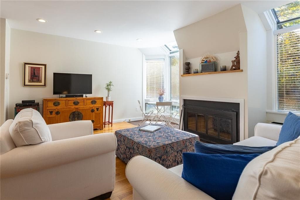 421 Bellevue Avenue UNIT 2D