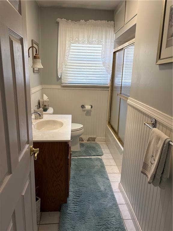 Single Family Residence at 3 Oak Street, Johnston, photo 9 of 23