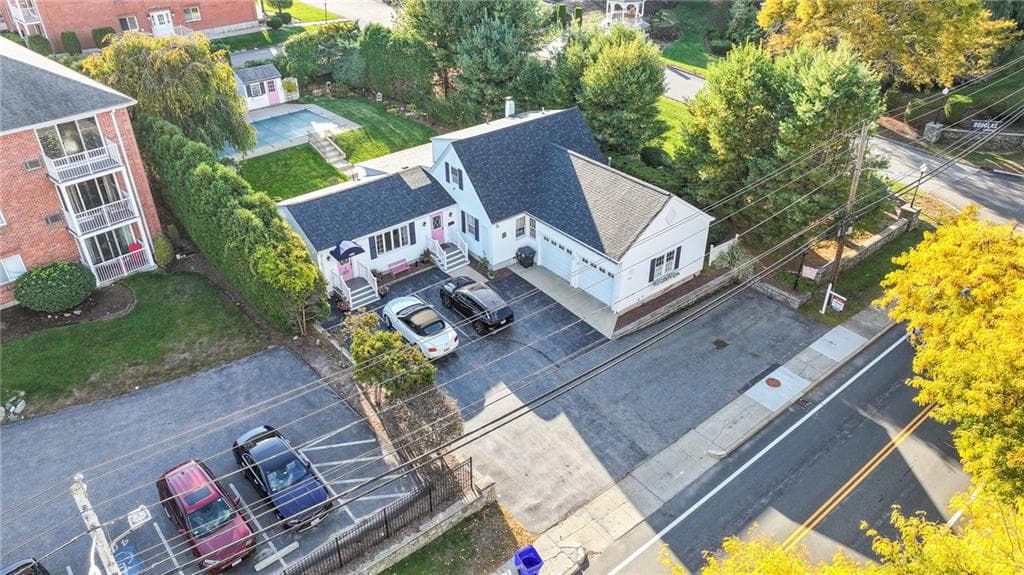 Single Family Residence at 1682 Douglas Avenue, North Providence, photo 7 of 50