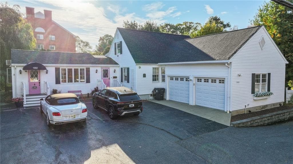 Single Family Residence at 1682 Douglas Avenue, North Providence, photo 5 of 50