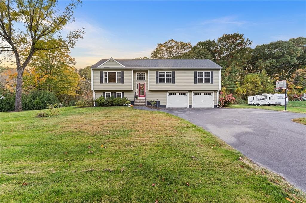 Single Family Residence at 423 Providence Pike, North Smithfield, photo 35 of 36