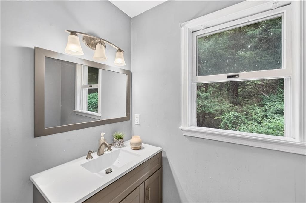 Single Family Residence at 26 Bush Hill Road, Brooklyn, photo 13 of 33