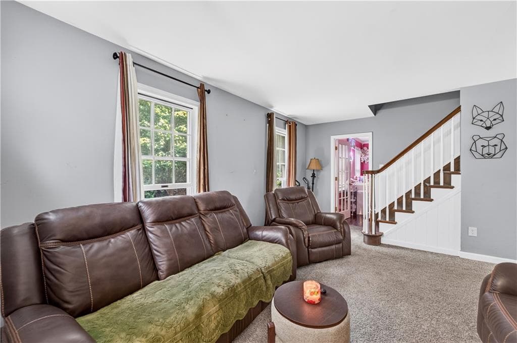 Single Family Residence at 26 Bush Hill Road, Brooklyn, photo 5 of 33