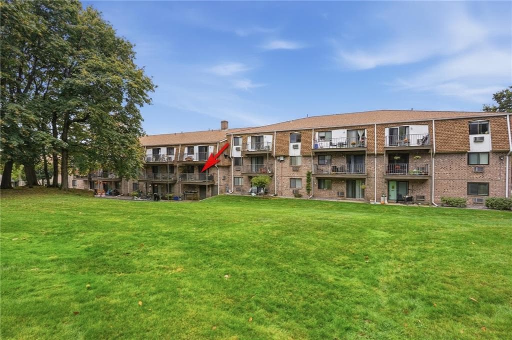 Condominium at 752 Quaker Lane UNIT B207, Warwick, photo 16 of 26
