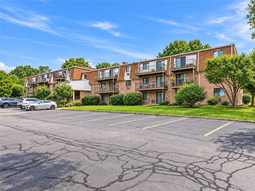752 Quaker Lane UNIT B207