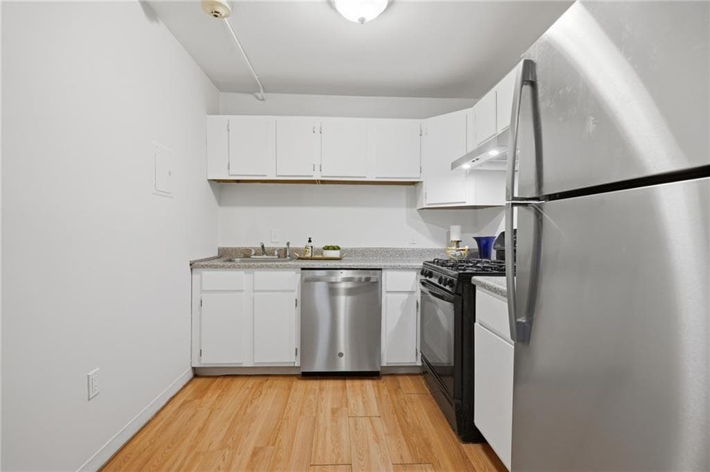 Condominium at 752 Quaker Lane UNIT B207, Warwick, photo 9 of 26