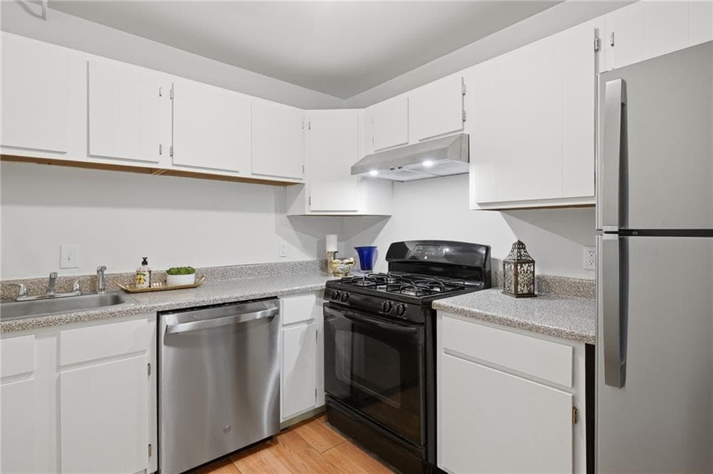 Condominium at 752 Quaker Lane UNIT B207, Warwick, photo 8 of 26