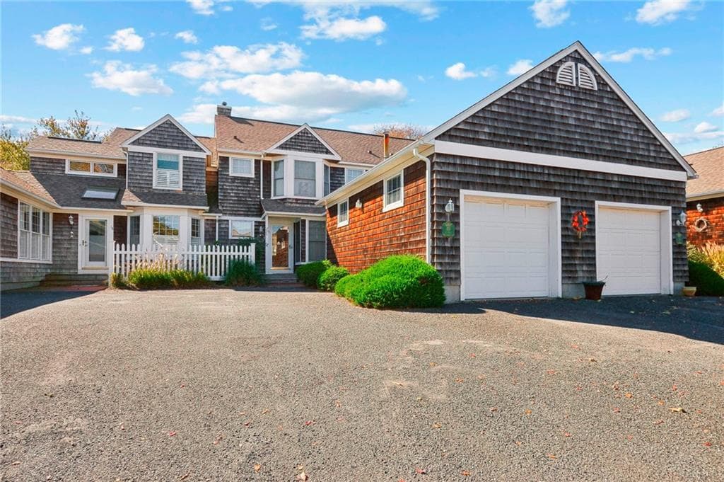 Condominium at 40 Fox Drive, Narragansett, photo 3 of 26