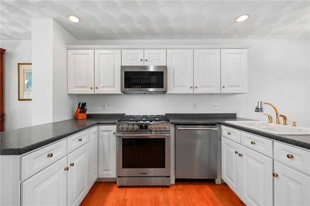 Condominium at 40 Fox Drive, Narragansett, photo 8 of 26