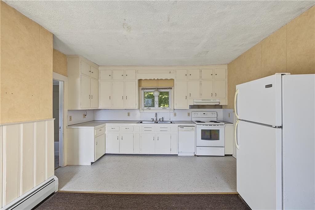 Multi Family at 75 DeWolf Avenue, Bristol, photo 22 of 39