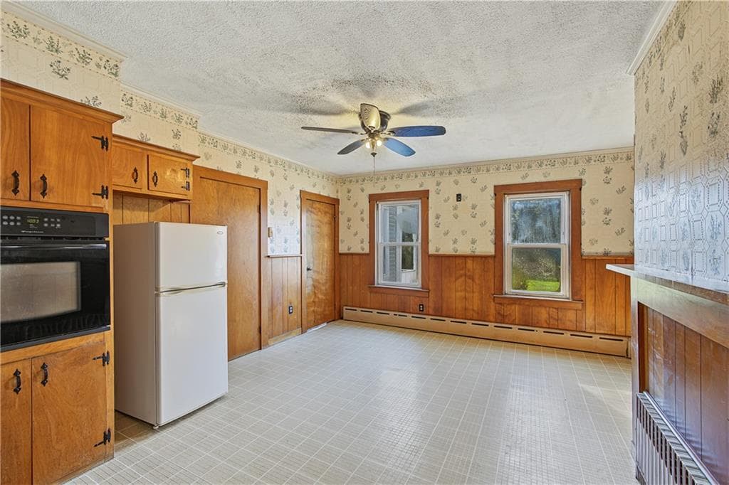 Multi Family at 75 DeWolf Avenue, Bristol, photo 9 of 39