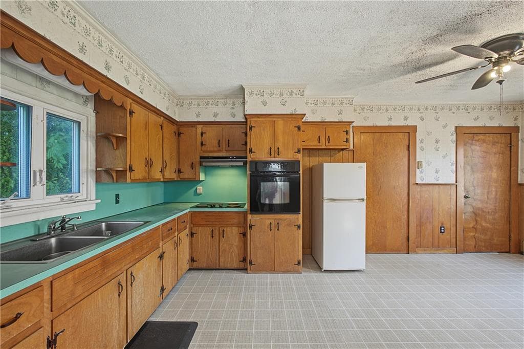 Multi Family at 75 DeWolf Avenue, Bristol, photo 8 of 39