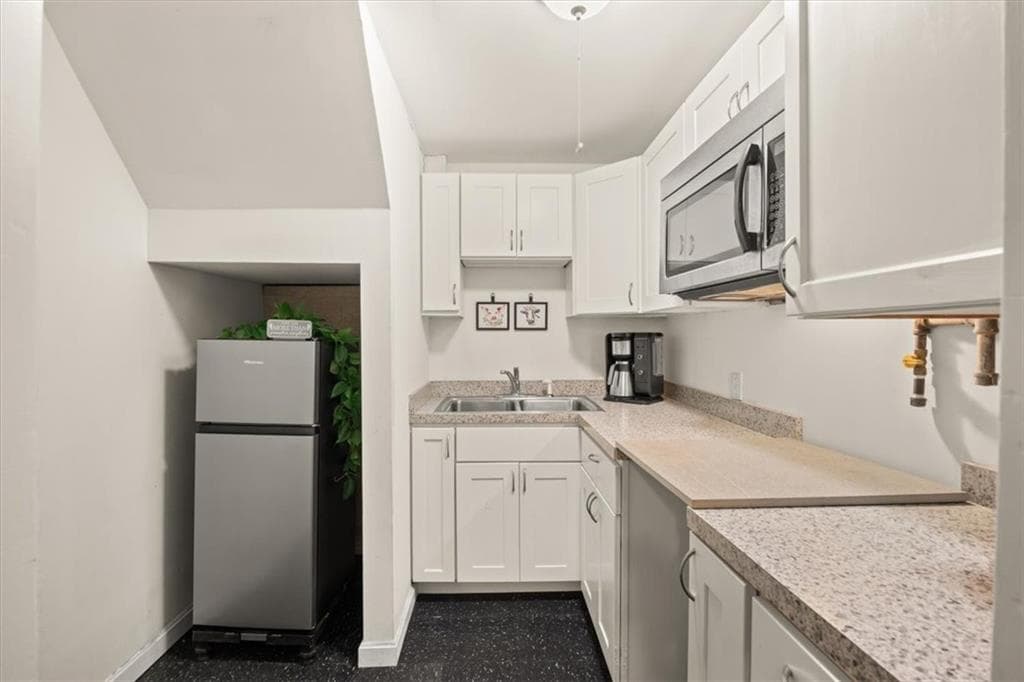 Single Family Residence at 179 Greeley Street, Providence, photo 32 of 37